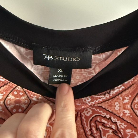 AB Studio Brown, Tan, Cream, Black, White tunic style tank. Size XL - Picture 3 of 7